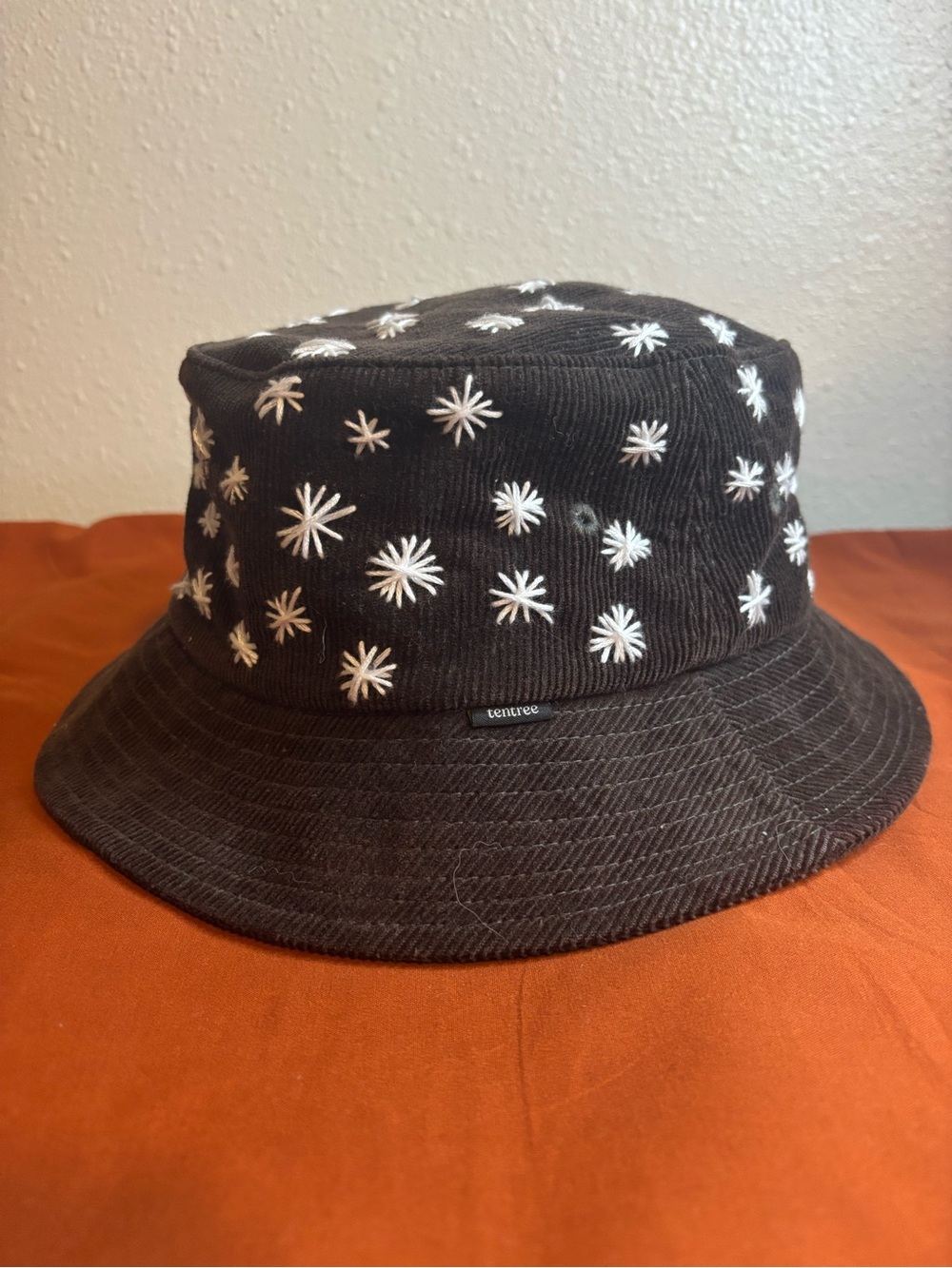 Women’s Dark Brown Tentree Bucket Hat - With White Embroidered Flowers